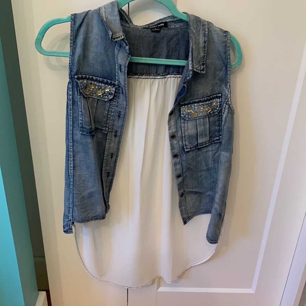 Light Sleeveless Coat